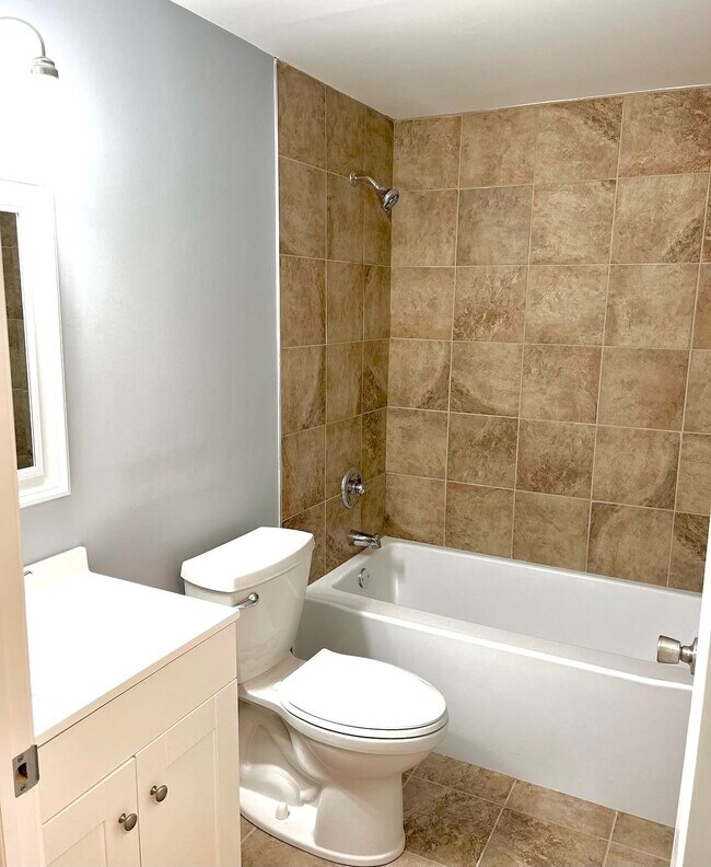 Foto del edificio - 1692 Victory Ave