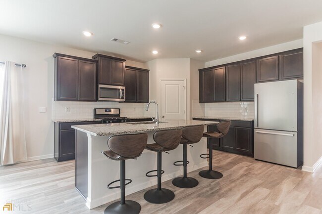 Building Photo - 876 Ironhorse Ln SW