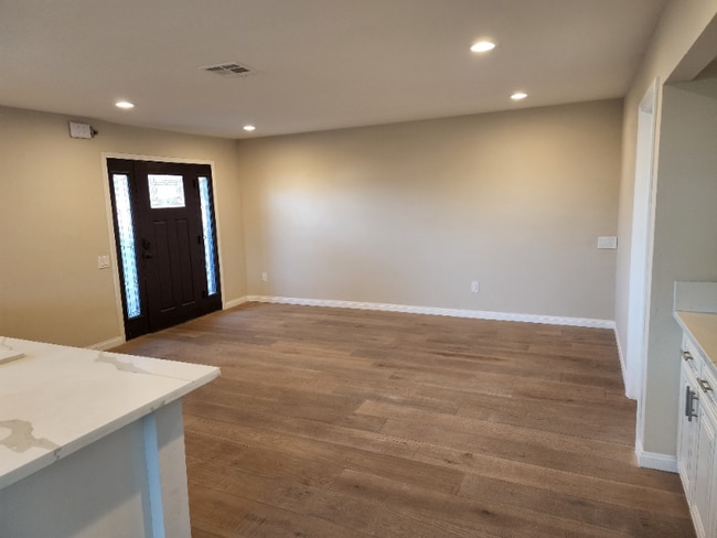 Building Photo - 8580 Golden Ridge Rd