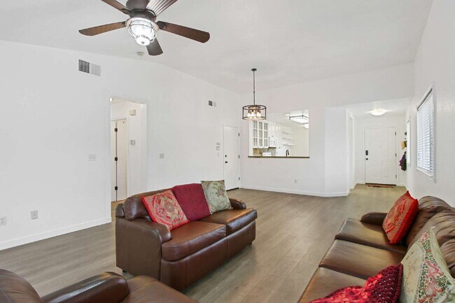 Foto del edificio - Updated Wildhorse Home | 2 Bed, 2 Bath | Corner Lot | Pets OK | W/D + Landscaping Included