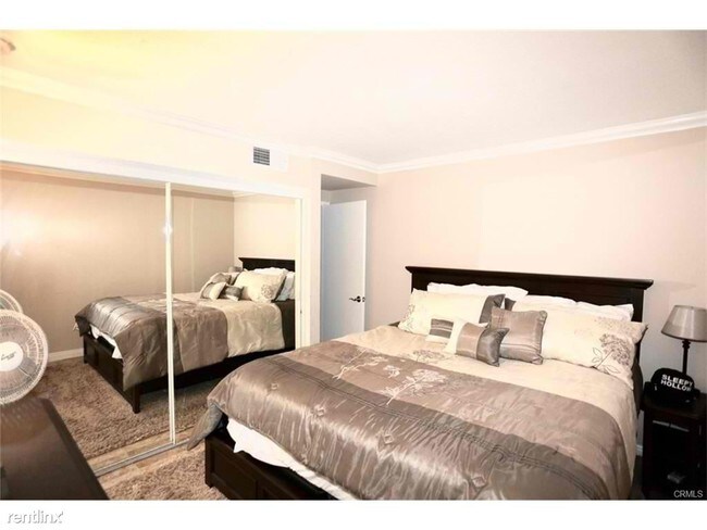 Foto del edificio - 609 Sleepy Hollow Ln