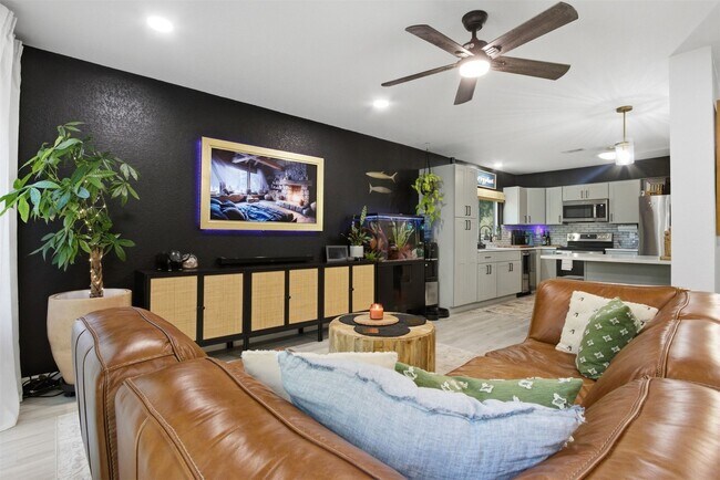 Foto del edificio - 1004 E Red Cedar Cir