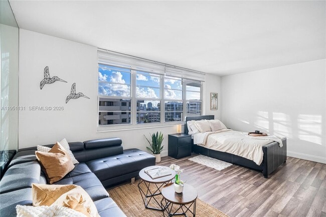 Building Photo - 100 Lincoln Rd