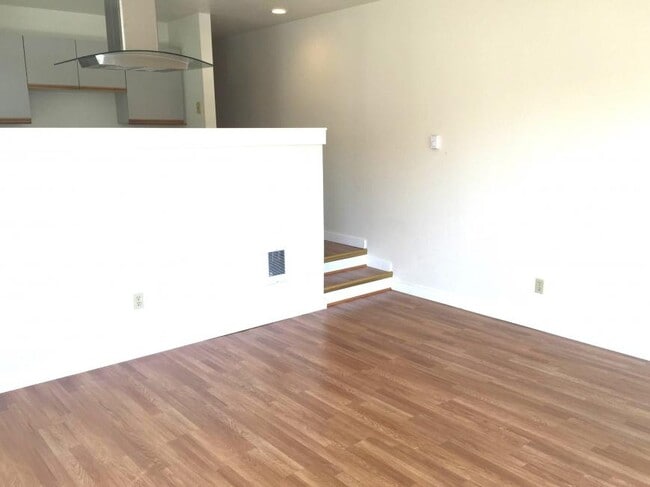 Building Photo - 2 bedroom in Seattle WA 98112