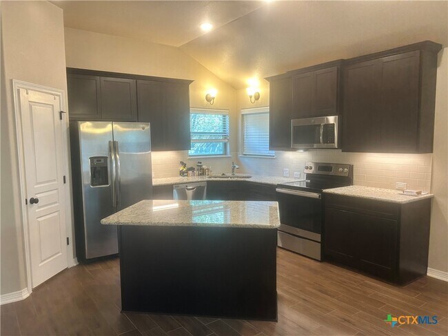 Building Photo - 521 Holstein Dr