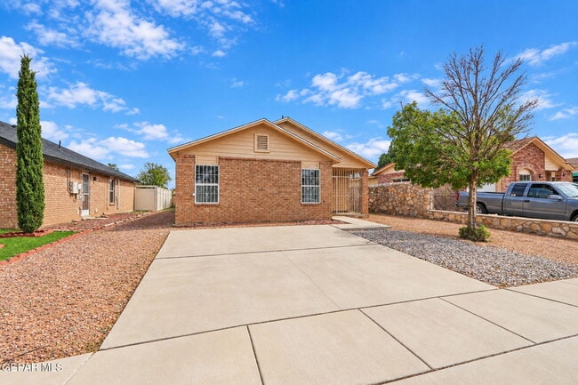 Building Photo - 3436 Tierra Zafiro Dr