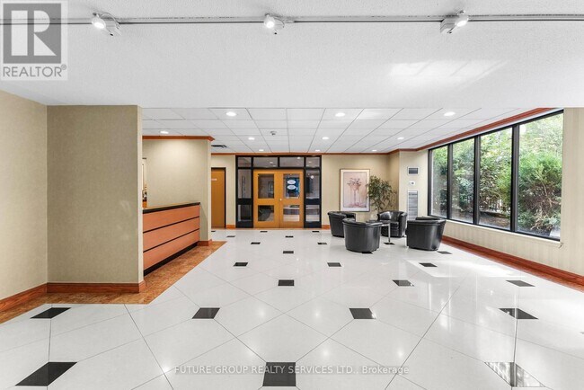 Photo du bâtiment - 633-2633 Bay St.