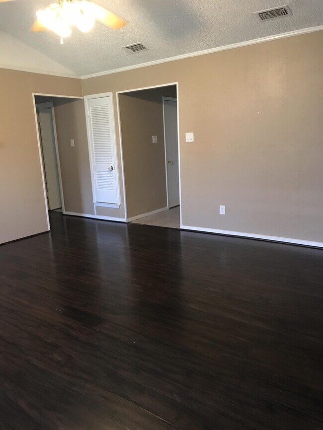Building Photo - Emerald Hills Way
