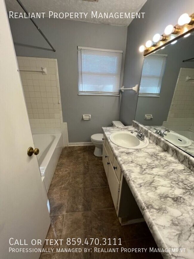 Foto del edificio - 1662 Costigan Dr