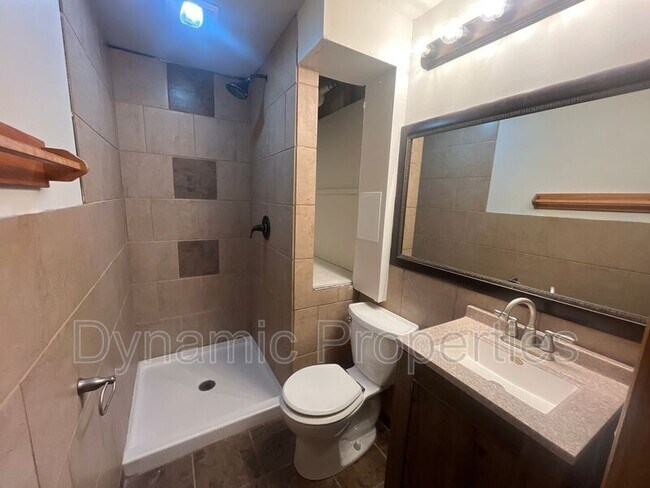 Foto del edificio - 7009 S 79th St