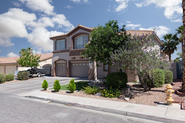 Building Photo - Sunrise Mountain 5 Bedroom Pool RV Parking