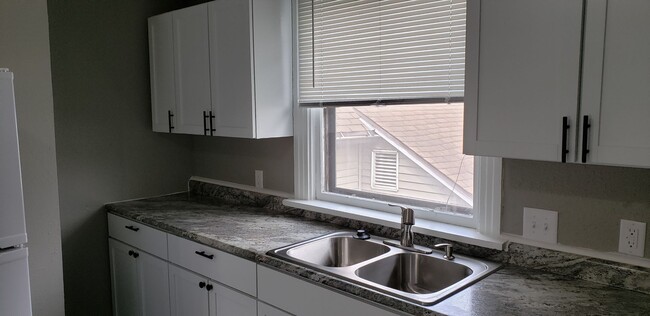 Foto del edificio - 2 bedroom 1 bath duplex