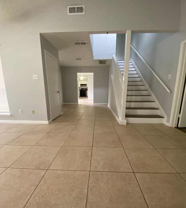 Building Photo - 7842 Winehill Ln