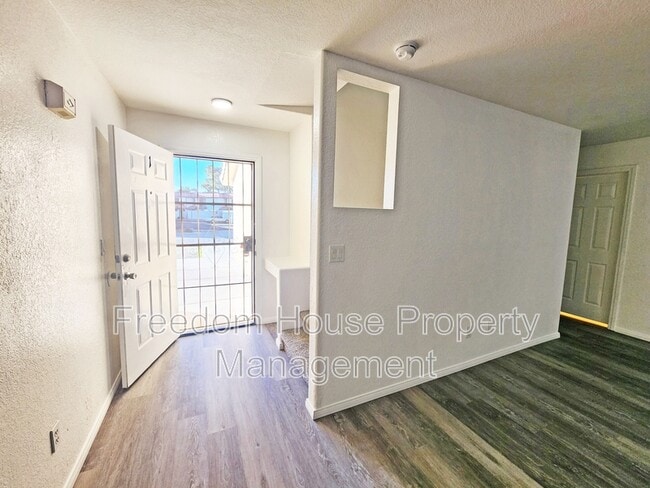 Building Photo - 670 Bourbon St