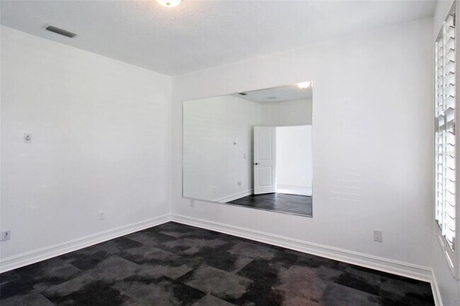 Foto del edificio - 7592 Aguila Dr