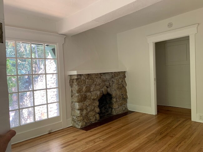 Vista de la sala de estar 1 - 2024 1/2 Laurel Canyon Blvd