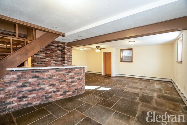 Building Photo - 15 Riverside Pl