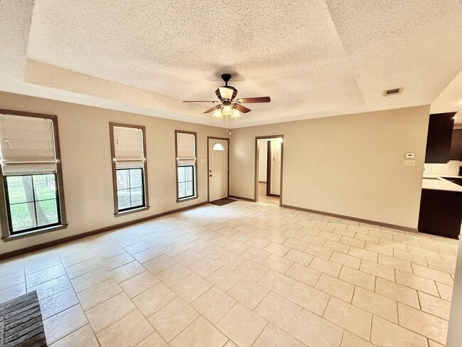 Building Photo - Spacious 3BR/2BA Home in Terre Haute – Fireplace, Garage, Fenced Yard + Lawn Care Included