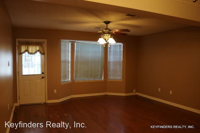 Building Photo - 2 br, 2.5 bath House - 830  Meadow Glen Av...