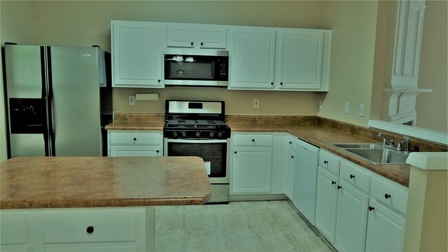 Kitchen - 4645 Valais Ct