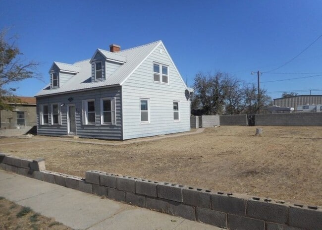Building Photo - 512 N Alice Ave