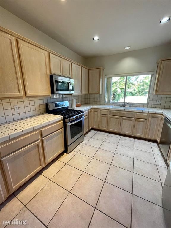 Building Photo - 4 br, 2.5 bath House - 68220 Marina Rd