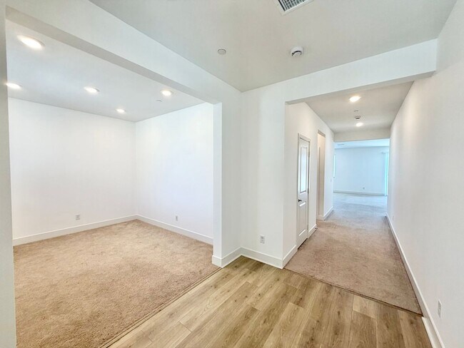 Foto del edificio - Move-In Ready 5 Bedroom Home with Solar & Large Loft