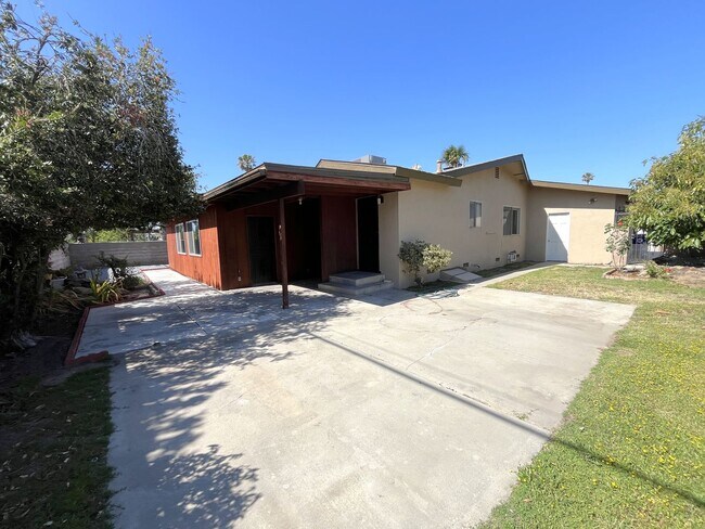 Foto del edificio - Single-Story 3-Bedroom Rialto Home on a Cul-de-Sac!
