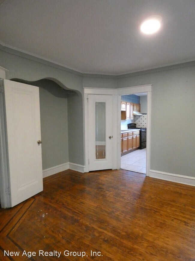 Foto del edificio - 3 br, 1.5 bath House - 217 Kingston Rd