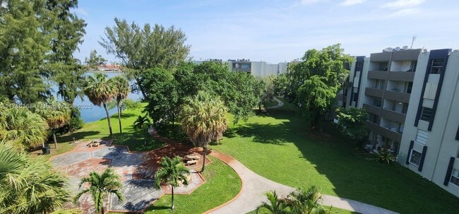 Foto del edificio - 10000 NW 80th Ct
