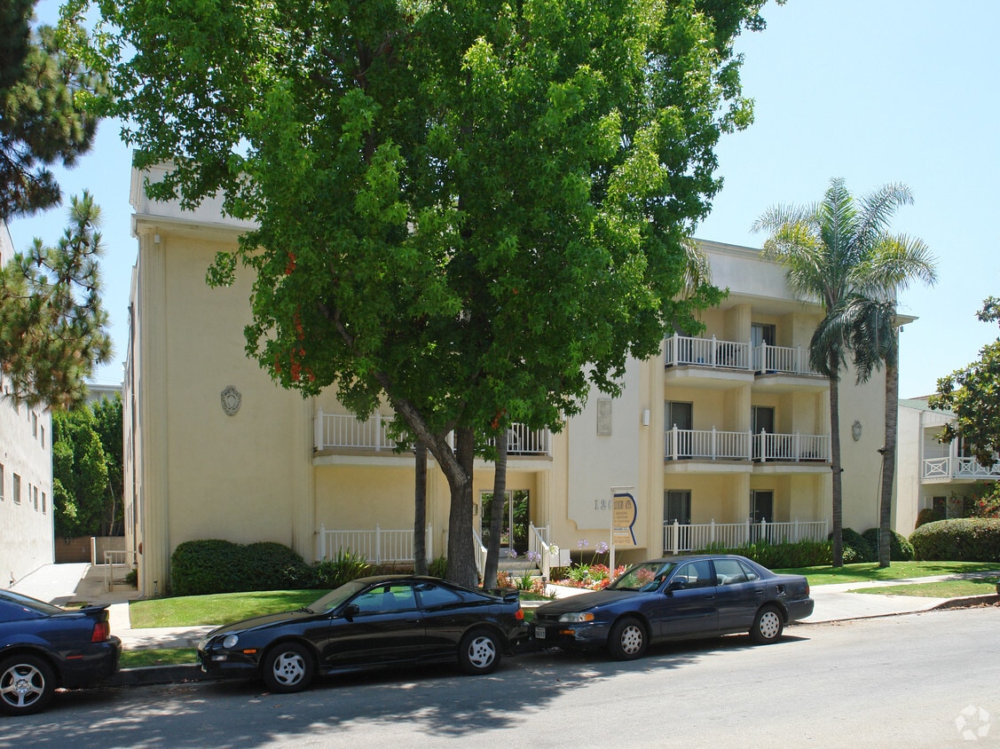 Building Photo - 120 S Swall Dr
