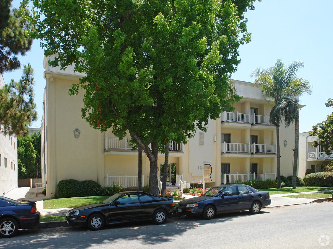 Foto del edificio - 120 S Swall Dr