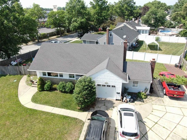 Building Photo - 3403 Hawthorne Dr S