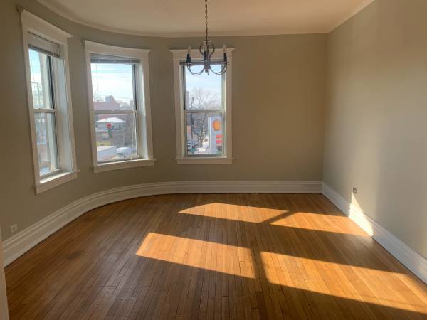 Building Photo - 3600 N Ashland Ave