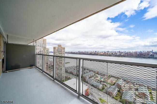 Foto del edificio - 6600 JFK Blvd E