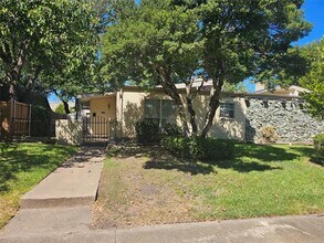 Building Photo - 7016 Briarmeadow Dr