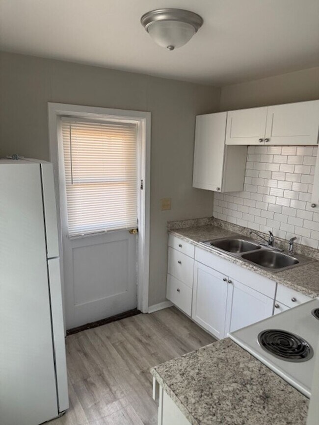 Building Photo - Completely renovated 2 bedroom in desirable North Augusta Neighborhood