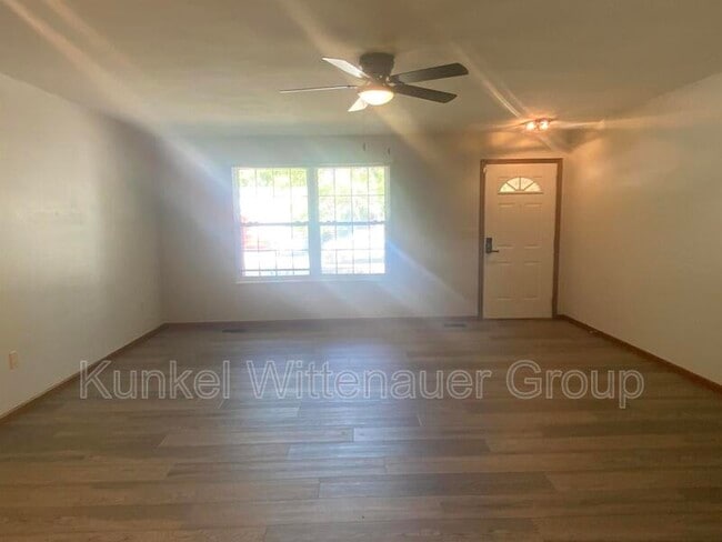 Building Photo - 111 Twin Oaks Dr
