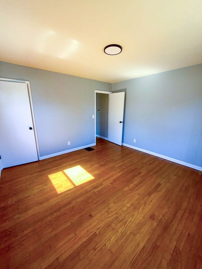 Building Photo - 569 S James Rd
