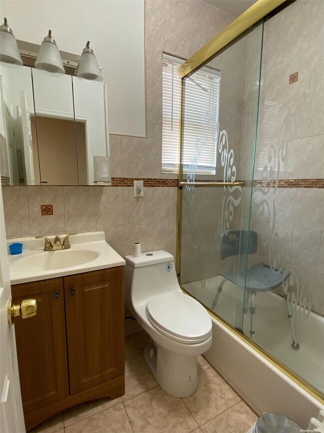 Foto del edificio - 107-16 Sutter Ave