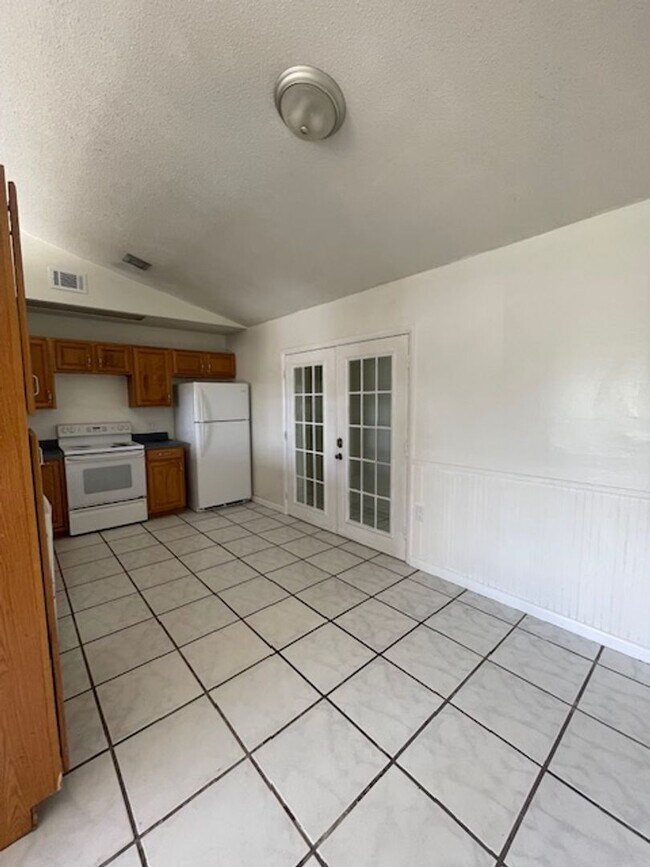 Foto del edificio - 4 Bed 1 Bath Home | Pet Friendly | Washer Dryer Hook Ups | Section 8 Welcome