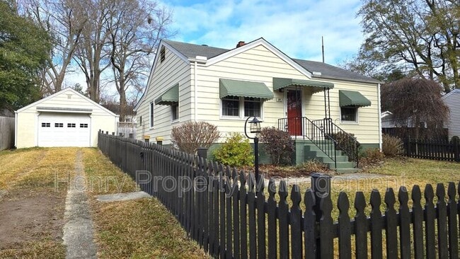 Photo - 309 Webster St House