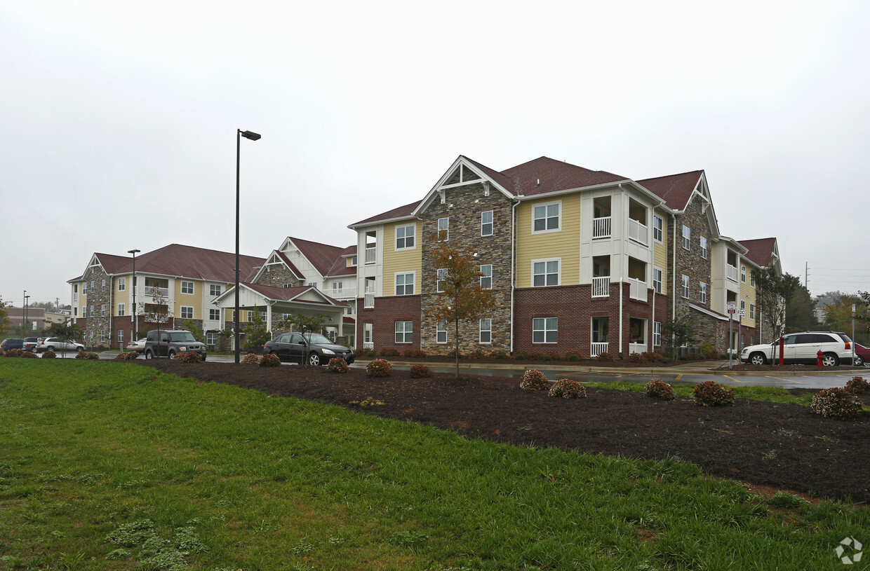 Foto del edificio - Poplar Crossing Commons