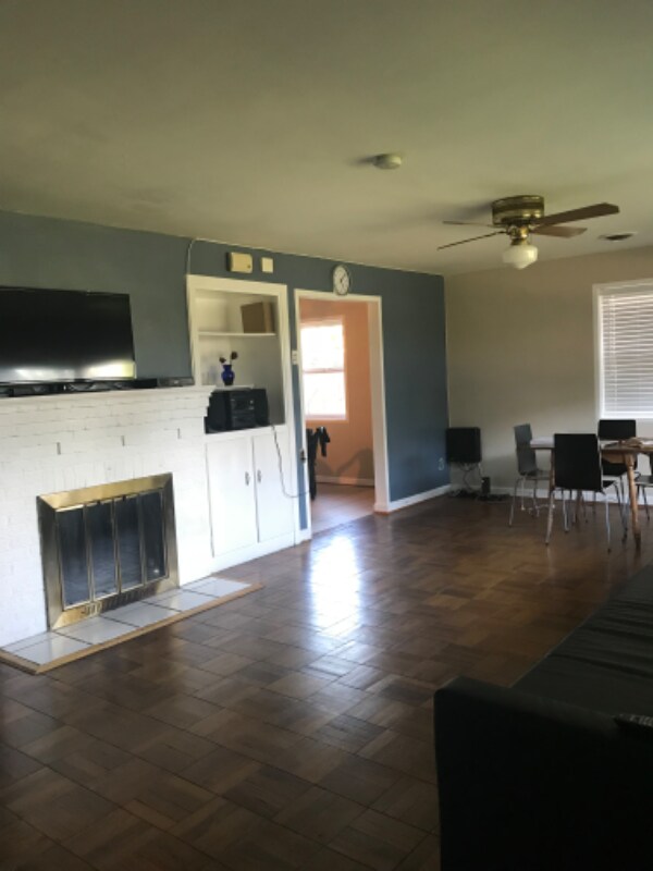 Foto del edificio - 2421 Dexter Ave