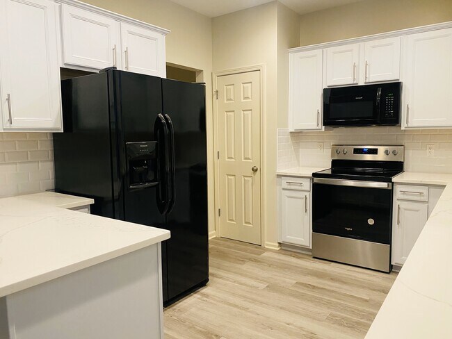 Building Photo - 3330 Castleberry Village Cir