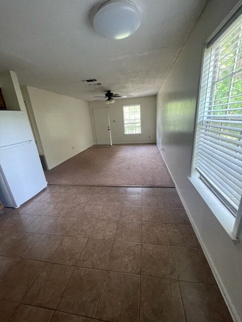 Building Photo - 2 BED 1 BATH APARTMENT