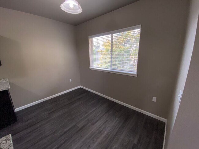 Foto del edificio - 4261 Hawthorne Ave NE