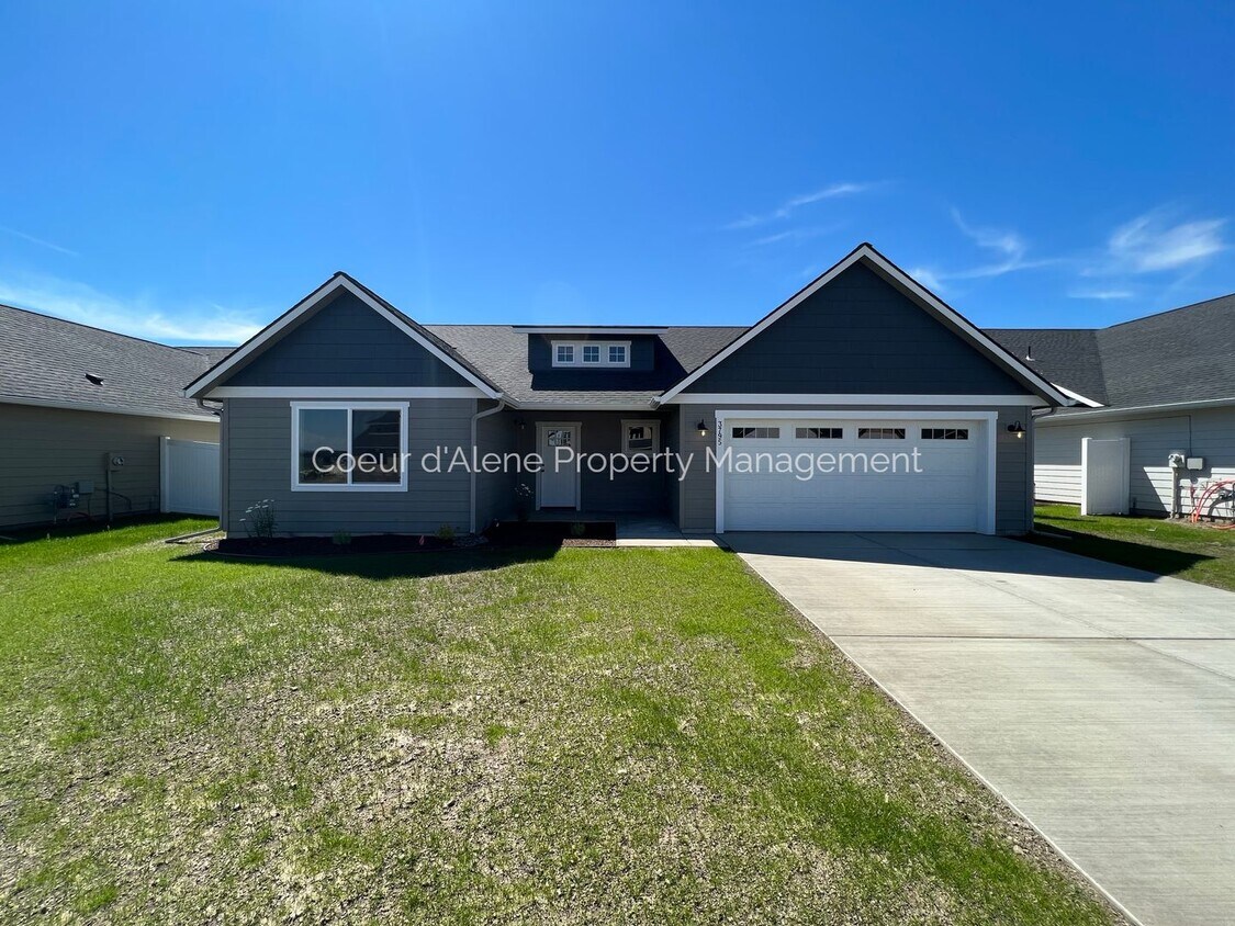 Foto principal - 3 bed, 2 bath house