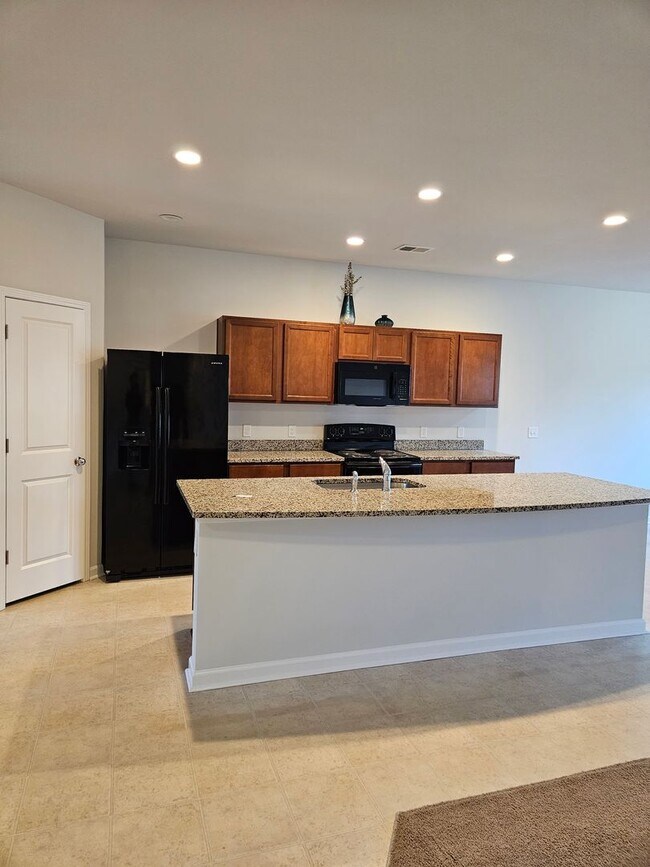 Foto del edificio - Spacious Two-Story Living on a Premium Lot...