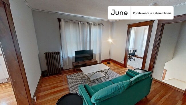 Foto del edificio - Private bedroom in 4 bed/1 bath Home